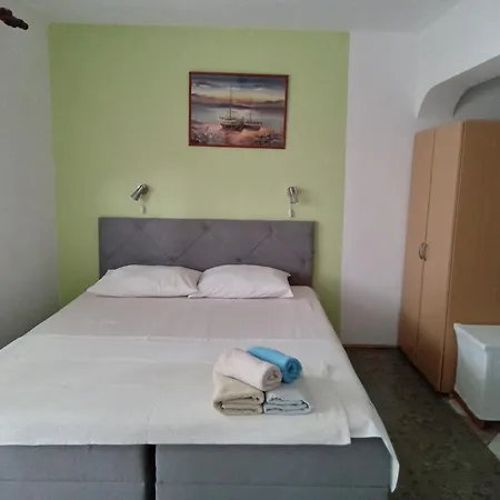Ninske Vodice 公寓