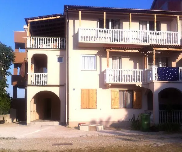 Ninske Vodice 公寓 宁