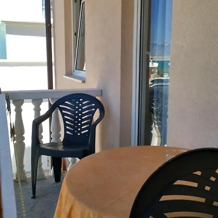 Ninske Vodice 公寓 *