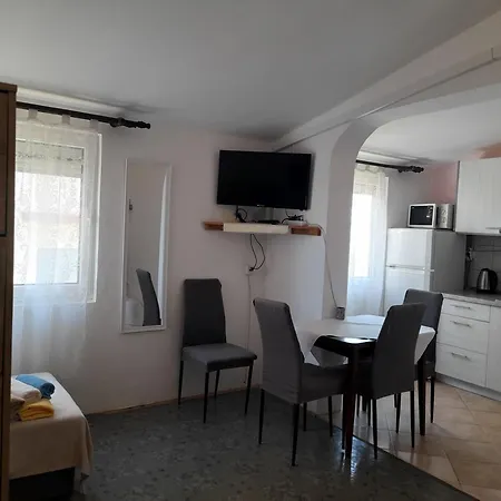 Ninske Vodice 公寓 *